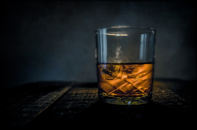 sklenka whisky